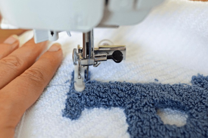 how to seletters with a sewing machine